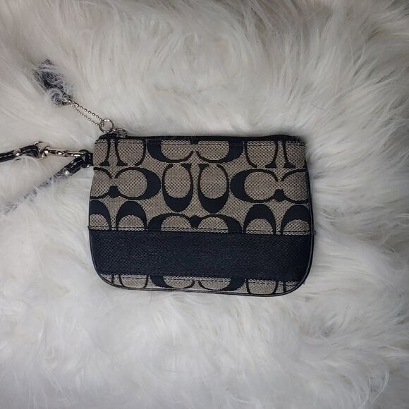 Authentic coach wristlet   - Picture 3 of 7